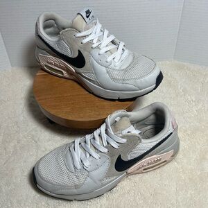 Nike Air MAX White and Black Sneakers with Air Cushion - light pink